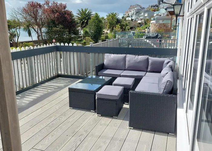 Retreat Main House Apartament *