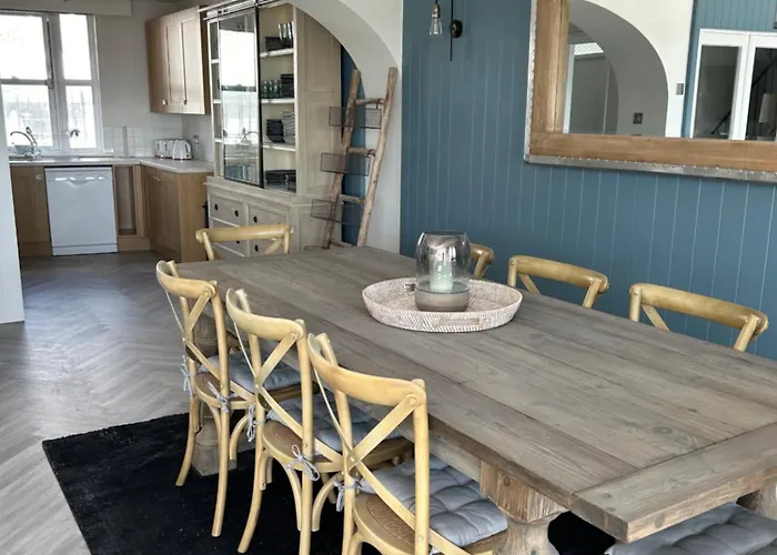 Retreat Main House Apartament