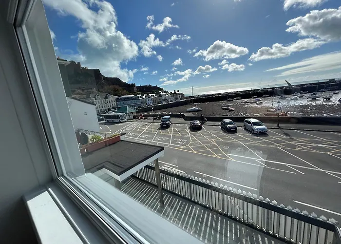 Retreat Main House Apartament *