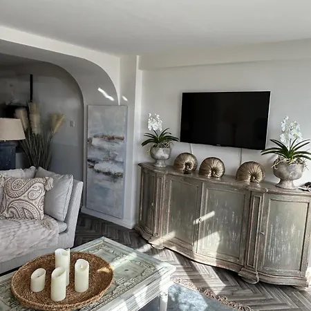 Retreat Main House Apartment *