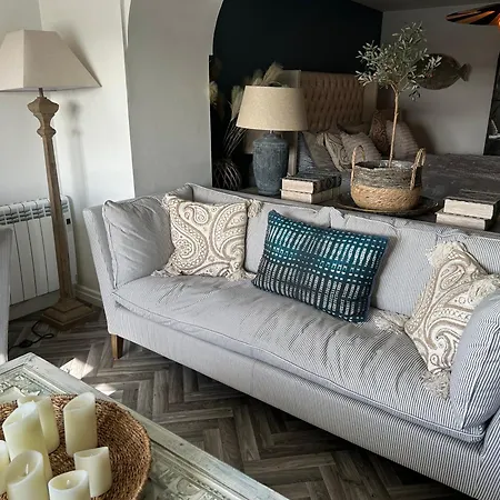 Retreat Main House Apartment *